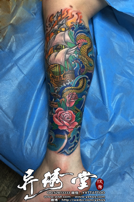 小腿帆船船锚玫瑰蛇彩色纹身